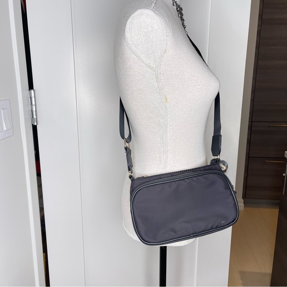 Convertible Crossbody Shoulder Black Nylon Fabric Small Zip Bag Gold Adjustable - Picture 15 of 16